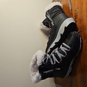 Snow boots women 9M, black